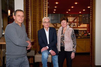 Wie zat er niet aan tafel bij de Platte Vonder? Heeft er gehost en gefeest? Toch gaat Velings na 75 