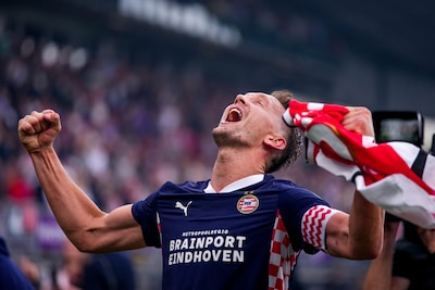PSV pakt uit met bijzonder eerbetoon voor Luuk de Jong, die persoonlijk afscheid komt nemen