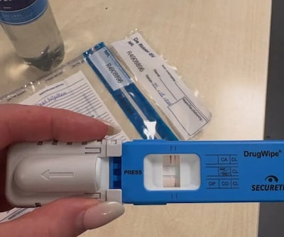 Scooterrijder (36) zonder helm rijdt tweemaal door rood, politie vindt 36 envelopjes cocaïne