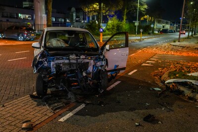 Voorrangsfout eindigt met flinke schade in Eindhoven, beide auto’s total loss