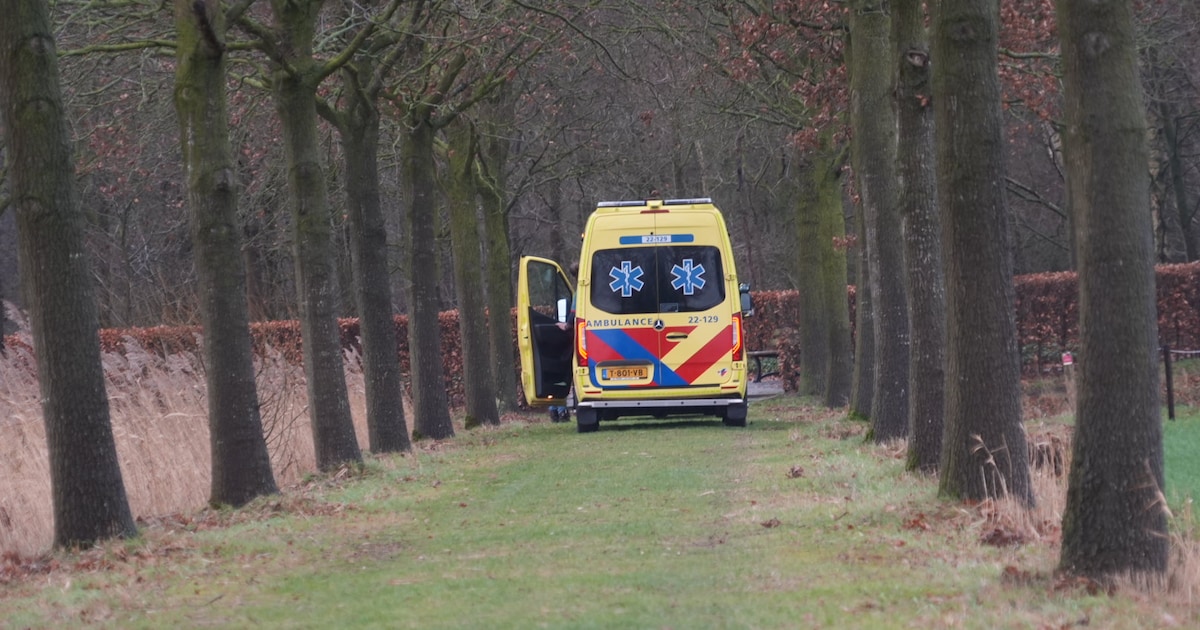 Vrouw belandt in het water in Aarle-Rixtel, naar ziekenhuis gebracht