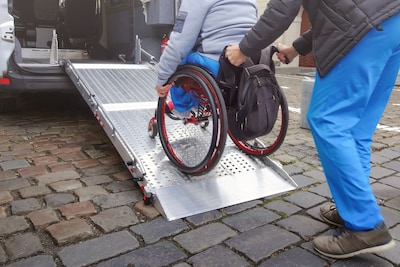 Gaat taxivervoer van en naar dagbesteding goed of niet: wat zijn uw ervaringen?