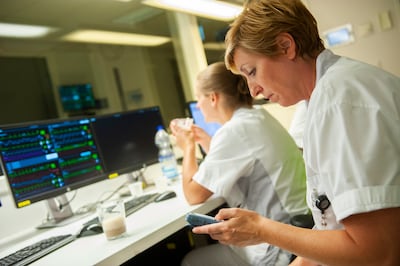 JBZ laat verpleegkundigen als proef niet meer heel de nacht werken: ‘Je lichaam gaat bij gewone nach