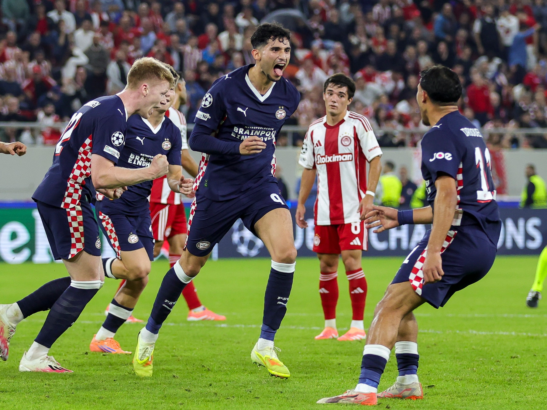 PSV-goudhaantje evenaart Cristiano Ronaldo en Agüero met bijzondere CL-statistiek: ‘Dat is mijn werk’