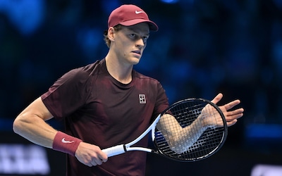 Titelverdediger Jannik Sinner plaatst zich voor eigen publiek voor halve finales ATP Finals