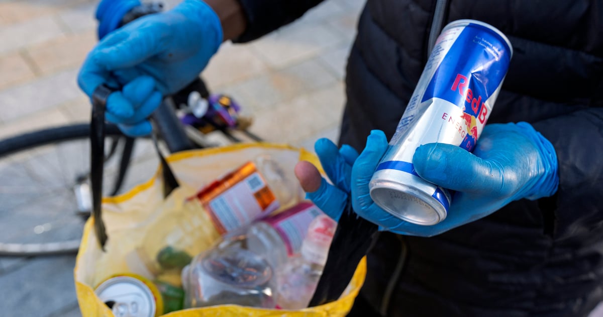 Voor het oog van reizigers graaien ze met hun blote hand in prullenbakken, waarom Den Bosch maatrege