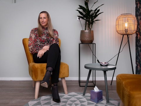 Boukje van Lierop (45) was jarenlang verslaafd en helpt nu anderen: ‘Er is een uitweg, maar ik kan niet iedereen redden’ 