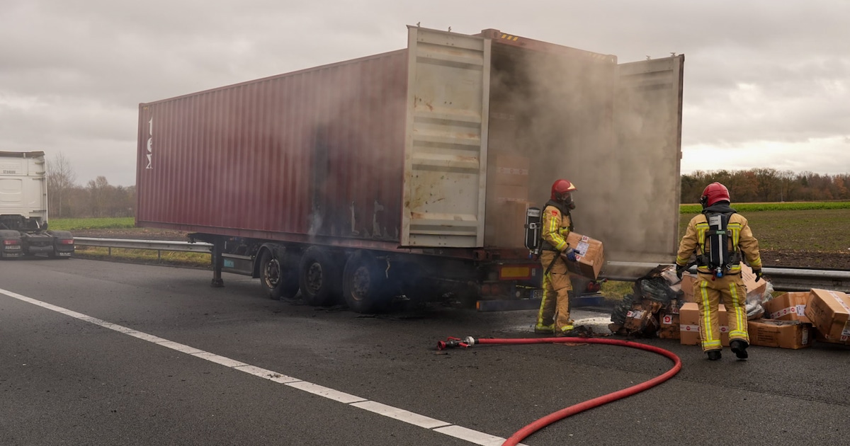 Brand in vrachtwagencontainer op A67 bij Asten onder controle, snelweg richting Venlo weer vrij