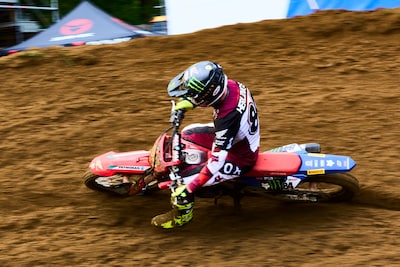 Jeffrey Herlings kruipt weer iets dichter naar WK-concurrent na zege in Frankrijk