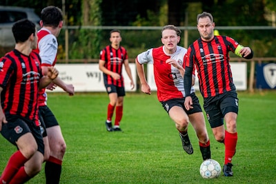 Twee wedstrijden in kelderklasse gestaakt: ‘Veel meegemaakt, maar dit slaat alles’