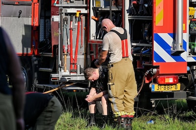 Loodzware klus: brandweerlieden koelen elkaar bij blussen heidebrand bij Goirle