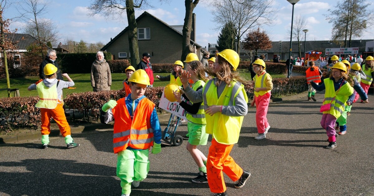 Uitslag optocht Hoogeloon (video)