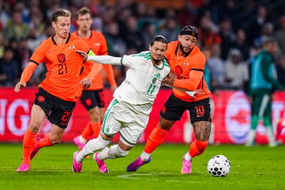 LIVE Oranje | Hadj Moussa laat Algerijnse fans juichen in de Kuip, Oranje op achterstand
