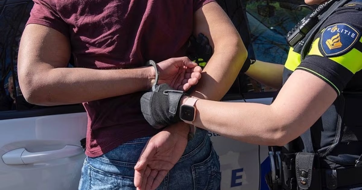 Man (22) uit Waalwijk rijdt in gestolen auto door Breda en wordt opgepakt