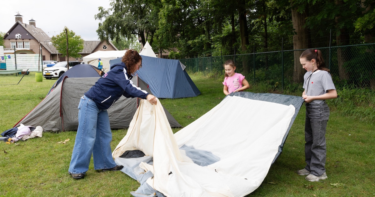 Even de straat oversteken en je bent op vakantie: Deurnese moeder slaapt met zoon op camping pal teg