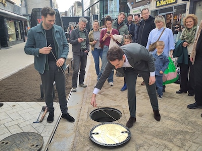 Goudkleurige putdeksels op de Demer laten Eindhovens erfgoed zien