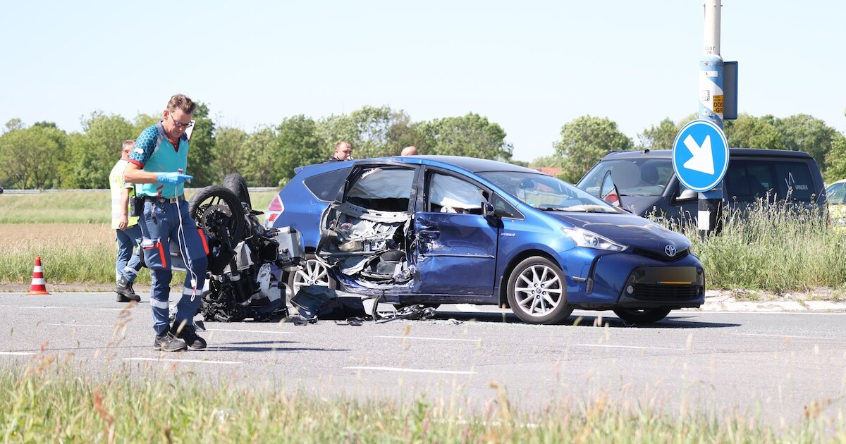 Motorrijder zwaargewond naar ziekenhuis na aanrijding op afrit A58 bij Ravenstein