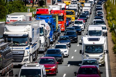 A2 richting Eindhoven dicht door brandende vrachtwagen bij L