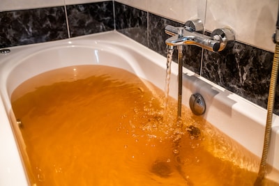 Geldropse bewoners schrikken van bruin kraanwater: niet drinken en geen eten mee bereiden