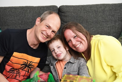 Niemand ziet hoe ziek Bjorn (7) is, maar zijn ouders vechten al jaren tegen onbegrip: ‘We hebben gel