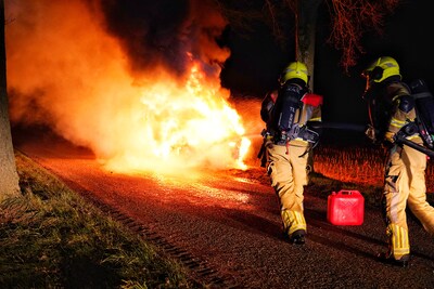 Auto in lichterlaaie in Gilze, politie gaat uit van brandstichting