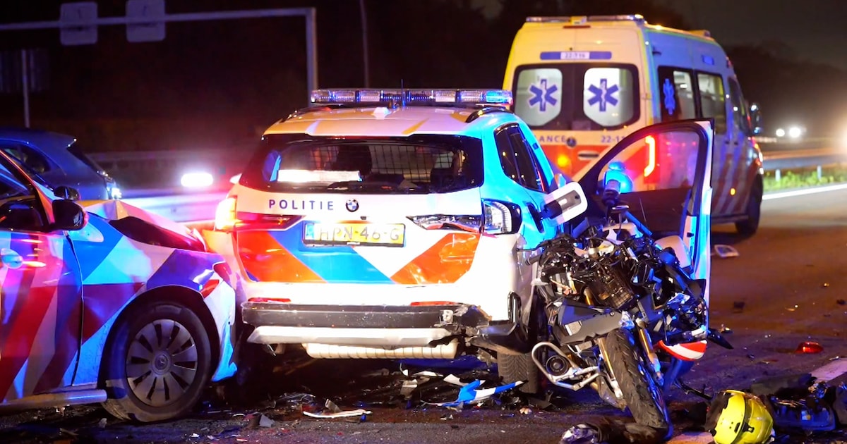 Politie sluit woensdagavond de A2 bij Eindhoven voor onderzoek naar crash met twee zwaargewonde moto