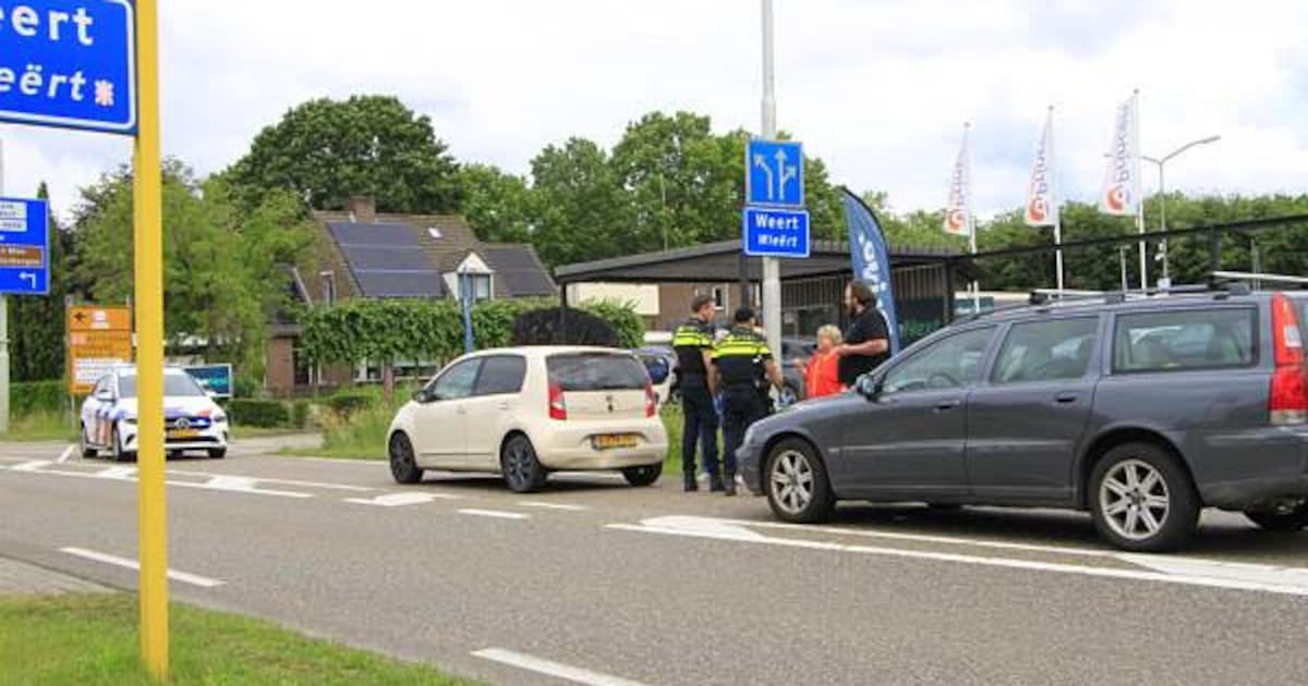 Kop-staartbotsing op Maaseikerweg in Weert