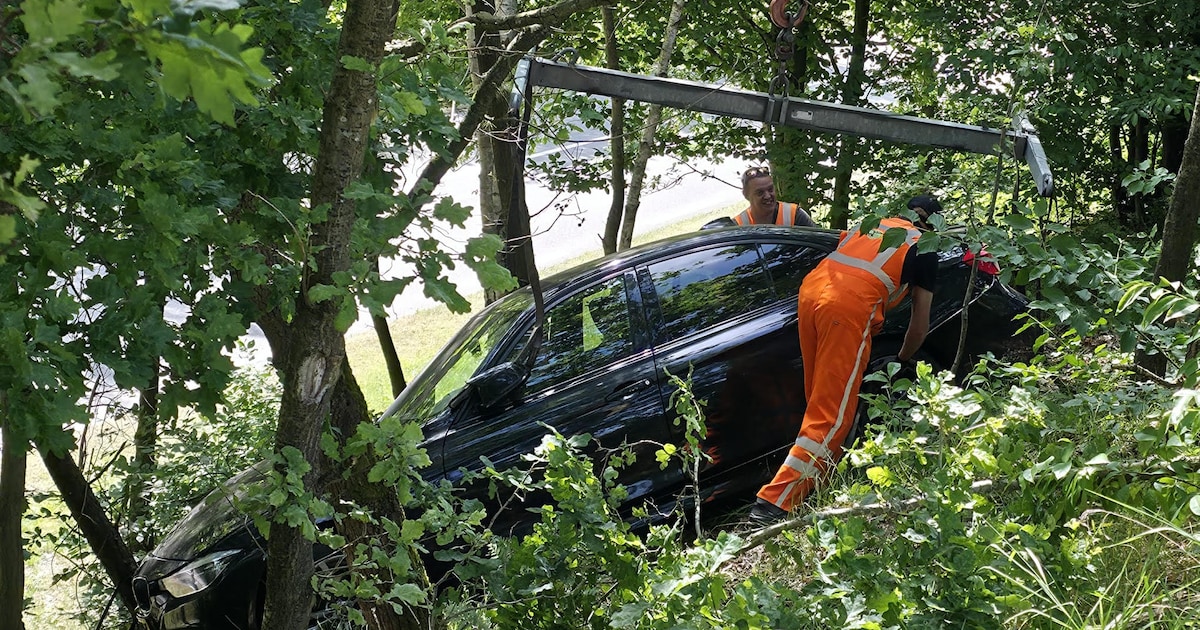 Flinke schade aan auto na eenzijdig ongeval op Beckersweg in Venlo
