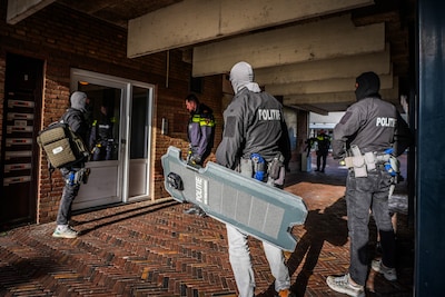 Centrum Geldrop weer open: politie zoekt verdachte met mogelijk vuurwapen