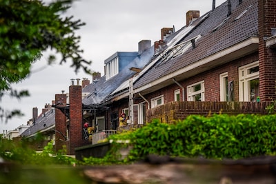 Brand in woning Eindhoven na harde knal, mensen gevlucht en vijf rookslachtoffers