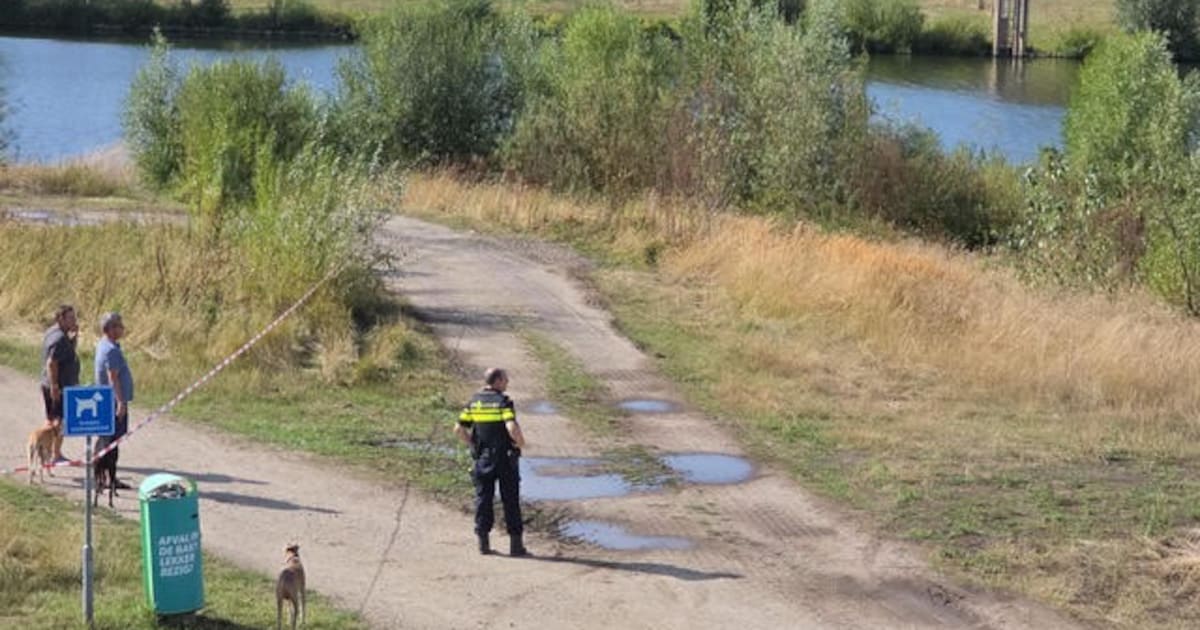 Overleden vrouw aangetroffen in de buurt van de Maas in Venlo, politie doet onderzoek