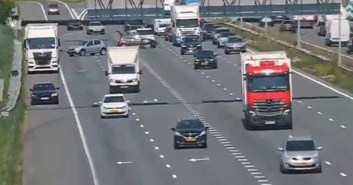 Meerdere voertuigen botsen op A2 bij Vught | Regio | ED.nl