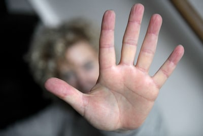 Man (43) uit Eindhoven grijpt ex bij keel tijdens 