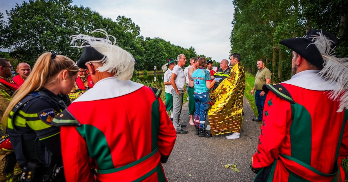 Gildebroeders twijfelen geen moment als ze in Son een auto in kanaal zien drijven: ‘Je doet wat je d