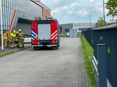 Brand breekt uit in container met accu’s van bakkerij in Beek en Donk