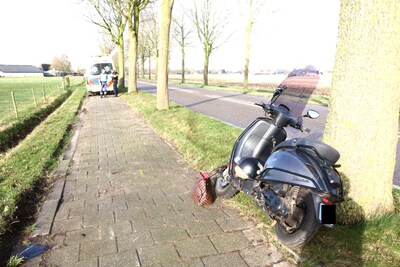 Scootterrijdster komt hard ten val door ongelijke tegels in Herpt