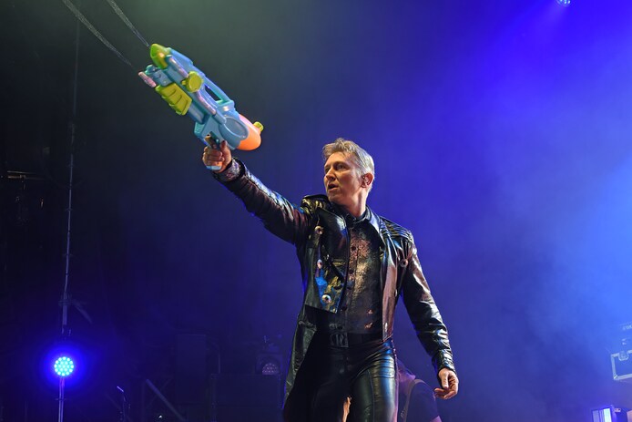 Helmut Lotti stort zich op heavy metal: ‘Het perfecte midden tussen de ...