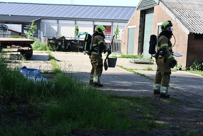 Brandweer rukt uit voor ‘explosief’ in paardenstal in Overloon