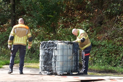 Container bij de Efteling zorgt voor grote inzet, maar blijkt gevuld met vloeibaar materiaal voor aa