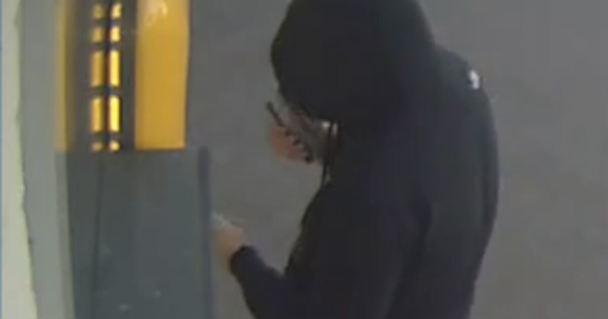 Nepagent berooft hoogbejaarde man in Nuenen van pinpas, politie zoekt verdachte