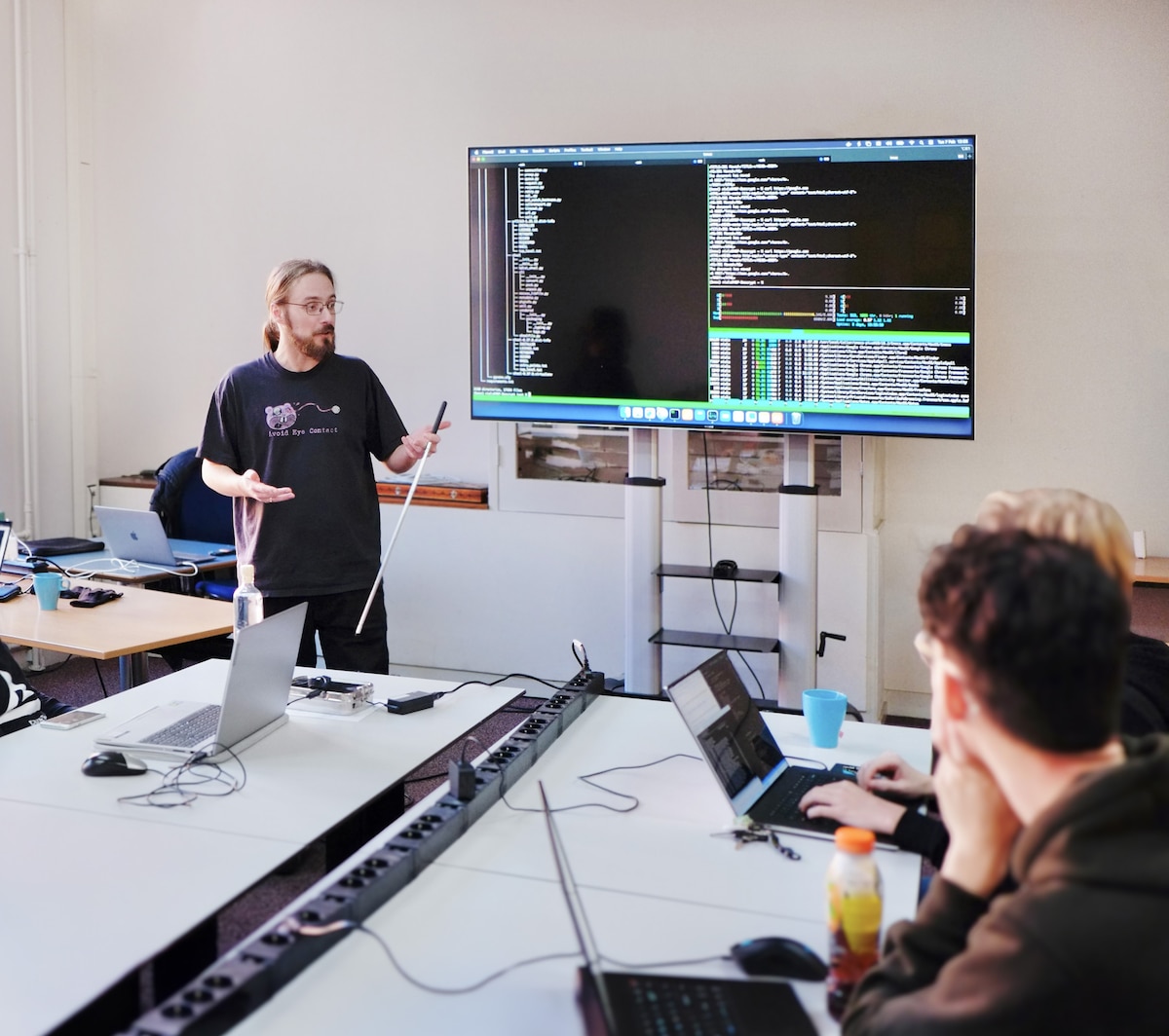 ICT-opleiding voor mensen met autisme in Eindhoven: ‘Voor jongens en meiden die heel slim zijn, maar geen diploma hebben gehaald’