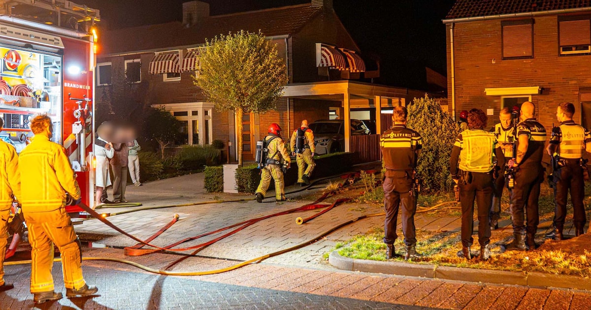 Inwoonster Deurne wordt wakker door rookmelder en belt 112