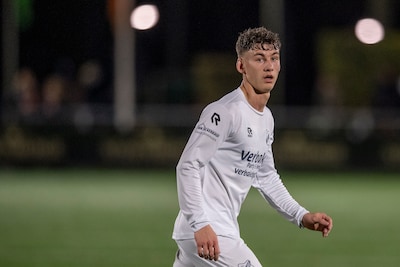 Hattrickheld Jip de Jong knikkert oude ploeg NWC uit de beker ‘Eigenlijk een beetje lullig, maar wel lekker’