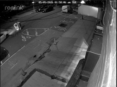 Mysterieuze beelden tonen hoe mannen urenlang in het riool van New York verdwijnen, politie start onderzoek
