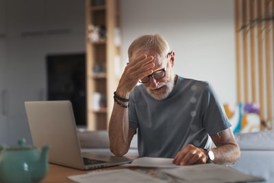 Jan (54) ziet zijn 20.000 euro in een maand groeien naar een ton, maar ontdekt dan genadeloze truc