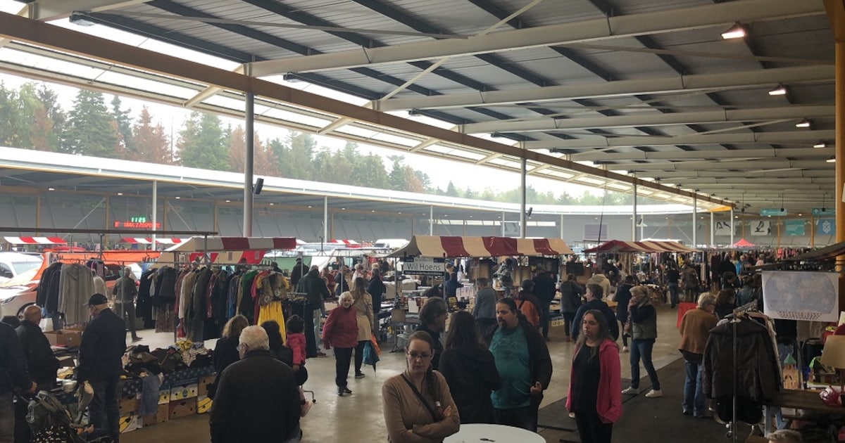 Vlooien- en vintagemarkt met 300 kramen in IJsbaan Eindhoven | Regio ...