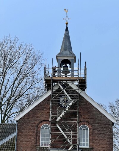 Kerkklok in Giessen laat weer van zich horen: onderhoudsbeurt flinke klus gebleken