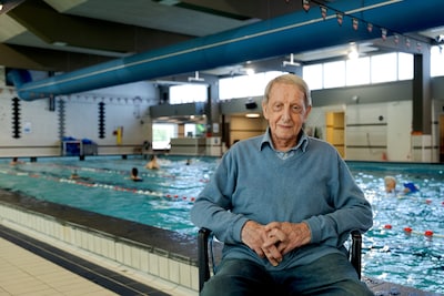 99 jaar en drie keer per week naar het zwembad, ‘en eigenlijk ben ik helemaal geen zwemmer’