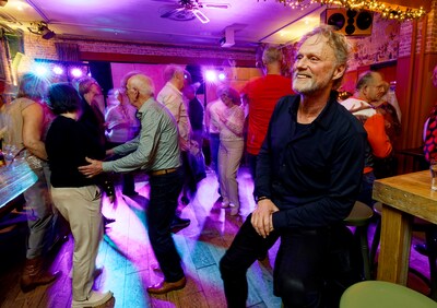Kerstspecial voor 50-plus singles: ‘Ik kom hier om mensen te leren kennen, niet om te scoren’