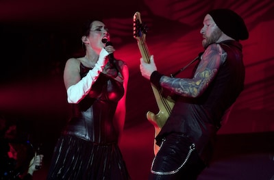 Gitaarspelen wordt steeds moeilijker voor Ruud Jolie van Within Temptation; ‘wil niet bij pakken nee